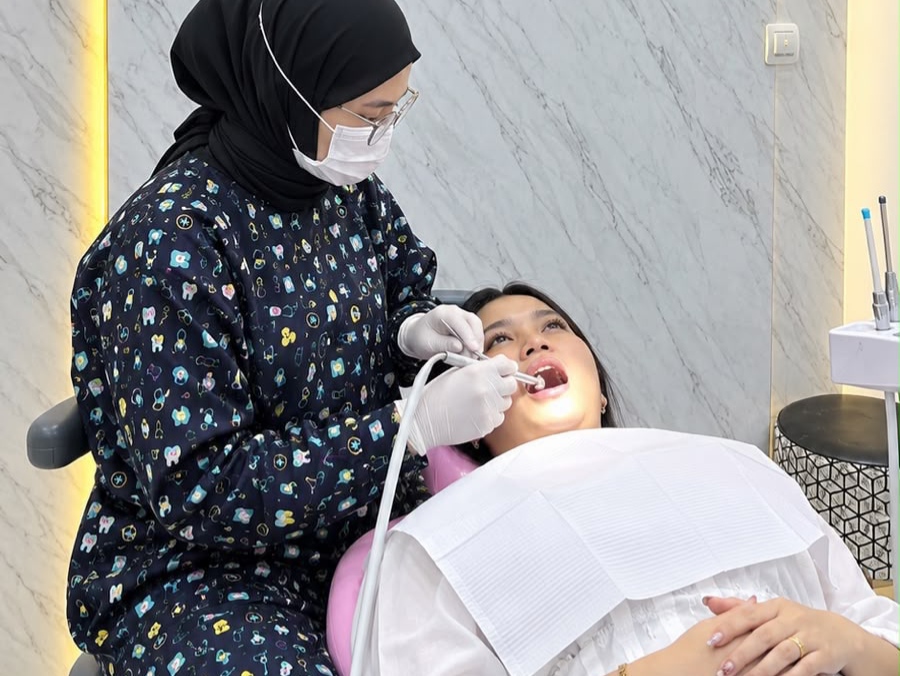 Crown Gigi Depan di Sky Dental Care Jambi